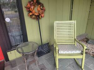 lot 292 image: Green wood rocker, table, shovel & wreath