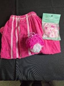 lot 50 image: Handmade Towel Wrap with Towel Scrunchies and Body Sponge