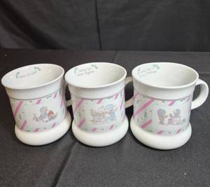 lot 66 image: Precious Moments Set of 3 Christmas Mugs