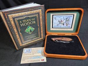 lot 86 image: Ducks Unlimited Pocket KnifeWood Case & Inspirational Book