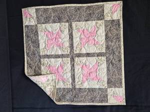 lot 112 image: Homemade Table Topper Pinwheel
