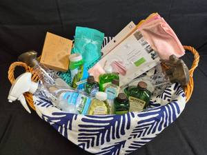 lot 119 image: Melaleuca Cleaning Basket