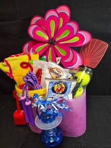 lot 121 image: Summer Fun Basket - Pink