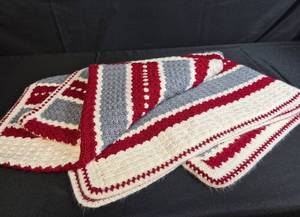lot 122 image: Handmade Afghan