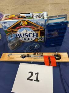 lot 21 image: Ice Fishing Pack
