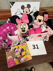 lot 31 image: Minnie Mouse Basket