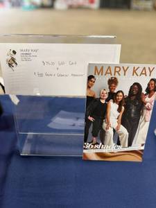 lot 12 image: 75$ gift card  facial from Mary Kay