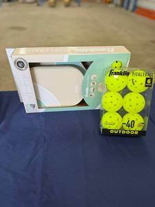 lot 23 image: Pickle Ball Set