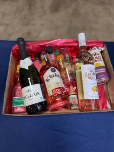 lot 54 image: Boozy basket