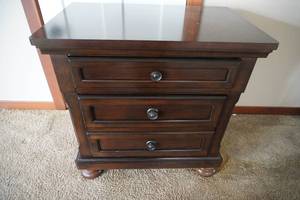 lot 107 image: Three drawer chest 29 W x 18 D x 30 T