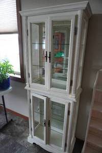 lot 113 image: Painted White Hutch w5 glass shelves 27 W x 14 D x 72 T