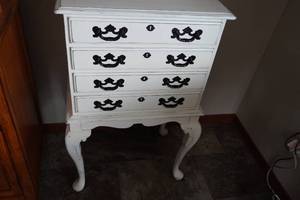 lot 118 image: Four drawer Silverware cabinet 24 W x 16 D x 38 T