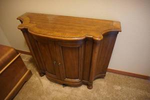 lot 123 image: Two door display cabinet with shelf 40 W 15 D x 30 T