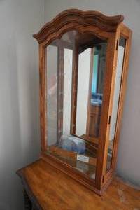 lot 129 image: 4 Glass shelves display wall mount-Howard Miller, 19W x8 D x 34 T