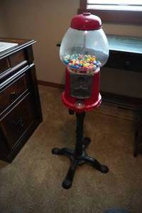 lot 138 image: Gumball machine w cast base &amp key 38 tall