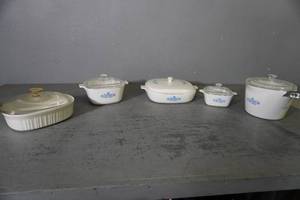 lot 36 image: Corningware covered dishes