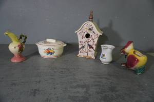 lot 153 image: Hull sm. Vase, bird house and 3 other pieces