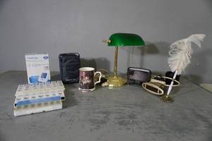 lot 159 image: BP moniter, Terry Redlin mug, lamps, shades