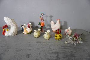 lot 162 image: Chicken and bird knick knacks, napkin holder