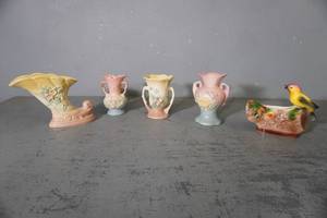 lot 173 image: Hull pottery pieces and bird statue