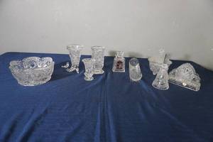 lot 180 image: Byrde  bowl, vases, napkin holder and more