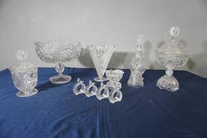 lot 185 image: 8 Byrde pieces-napkin rings,vase, bell cruet