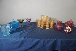 lot 192 image: Carnival Pitcher, 6 glasses, Fenton, painted vase & more