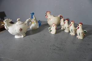 lot 194 image: Chicken pieces (in sets) Pitchers, Salt & Peppers