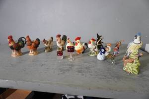 lot 200 image: Three sets of Roosters, Bird & more