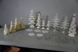 lot 223 image: 16) Christmas Trees and Ornaments