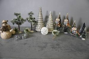 lot 224 image: Snowmen, Christmas Trees, Ornaments-Dept 56