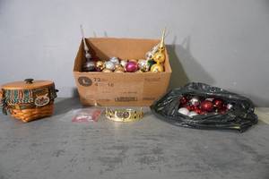 lot 227 image: Christmas Bulbs, Longaberger basket, 80 Crown