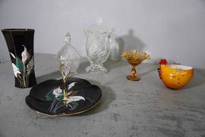 lot 250 image: Black Toyo serving vase, 7 platters, 2 covered clear dishes and more