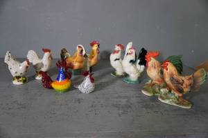 lot 257 image: 1 set chickens bookends and more chickens