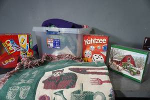 lot 271 image: Blankets, games, puzzle