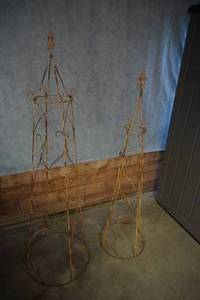 lot 93 image: Two metal decorative stands