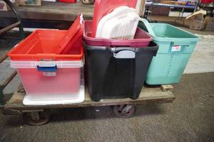 lot 79 image: 6 Poly tubs with lids & misc clear boxes