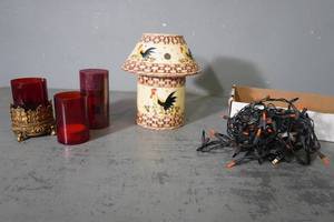 lot 308 image: Halloween lights, candle, rooster lamp