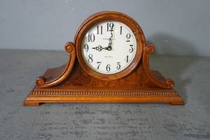 lot 312 image: Howard Miller mantle clock-battery
