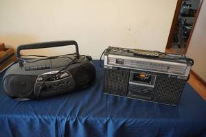 lot 152 image: Sanyo CD player & GE cassette recorder