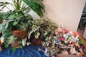 lot 159 image: Artificial plants