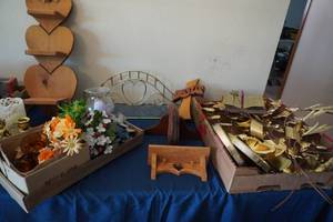 lot 162 image: Home interiors metal art, shelves etc...