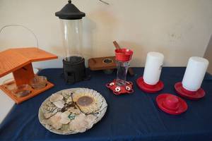 lot 170 image: Humming Bird feeders and waterers