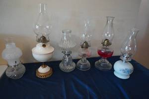 lot 189 image: Six oil lamps