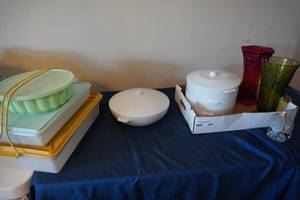 lot 190 image: Tupperware containers, covered bowls, &amp vases