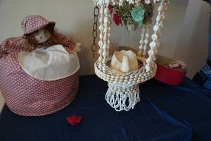 lot 193 image: Hat box, hanging item and doll decorator