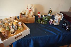 lot 210 image: Many small figures, decorative plates, ducks