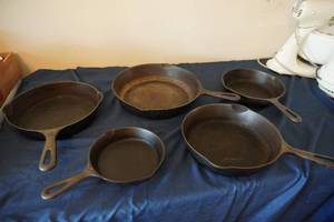 lot 220 image: 5 Cast iron pan set-2 are Griswold