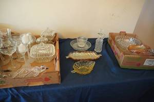 lot 226 image: 2 Boxes of crystal-bowls, cruet, stemware