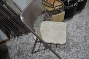 lot 251 image: 8 Samsonite folding chairs